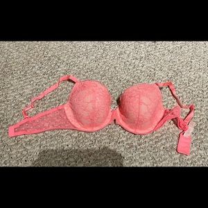 2 Victorias Secret demi lift bras, 2/30$